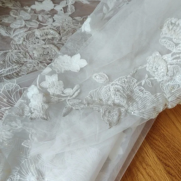 Gorgeous Floral Lace Wedding Dress